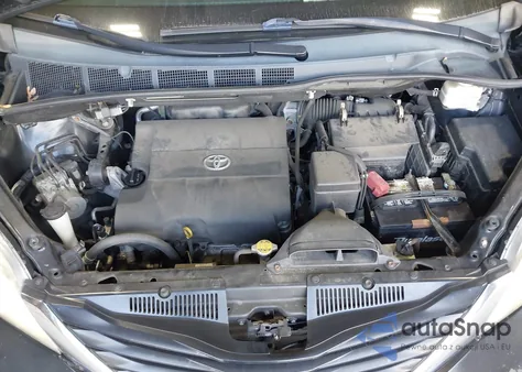 2012 Toyota Sienna Le 7 Passenger z USA, uszkodzony, nr VIN 5TDJK3DC1CS032445